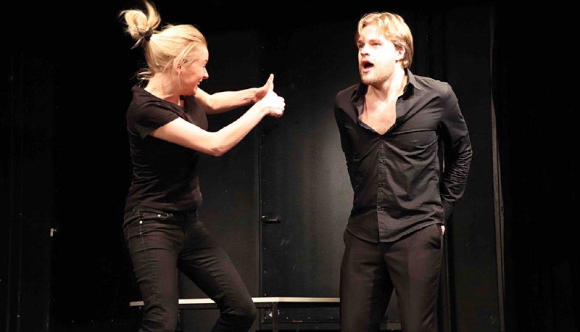 2 Schauspielstudenten improvisieren